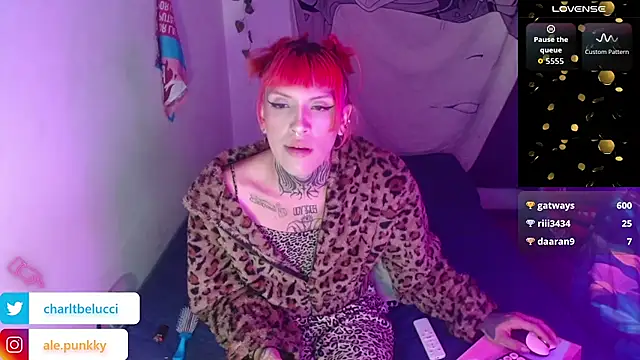 Snapshot of charlotbelucci_ chatting on 06-08-26, 01:28 charlotbelucci online show from 06-08-26, 01:28