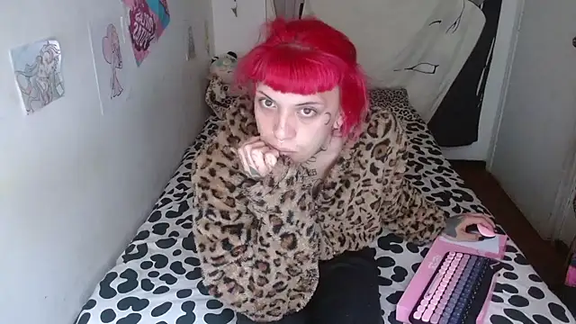 Snapshot of charlotbelucci_ chatting on 06-26-26, 11:47 charlotbelucci online show from 06-26-26, 11:47