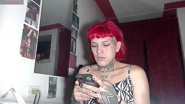 Snapshot of charlotbelucci_ chatting on 07-09-26, 11:58 charlotbelucci online show from 07-09-26, 11:58