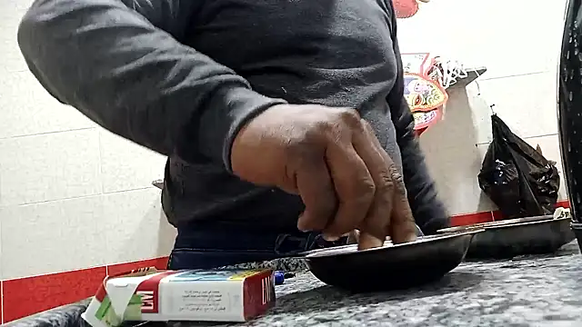 Snapshot of ListedLoin chatting on 03-01-25, 12:23 ListedLoin online show from 03-01-25, 12:23