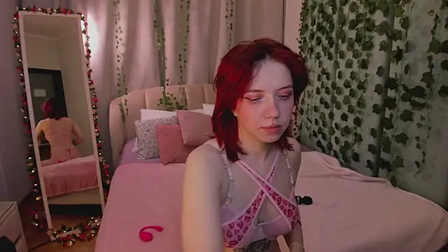 Love is Lola online show from 12-16-25, 12:15