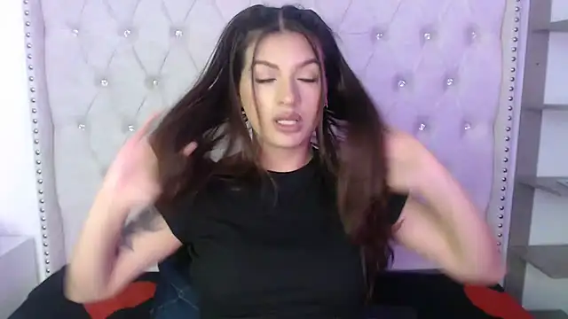 Snapshot of Abril_Squirt chatting on 10-24-25, 10:39 Abril Squirt online show from 10-24-25, 10:39