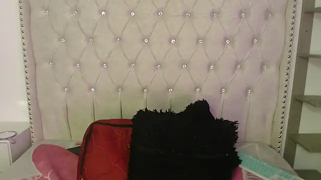 Snapshot of Abril_Squirt chatting on 11-16-25, 04:40 Abril Squirt online show from 11-16-25, 04:40