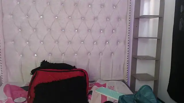 Snapshot of Abril_Squirt chatting on 11-16-25, 04:45 Abril Squirt online show from 11-16-25, 04:45