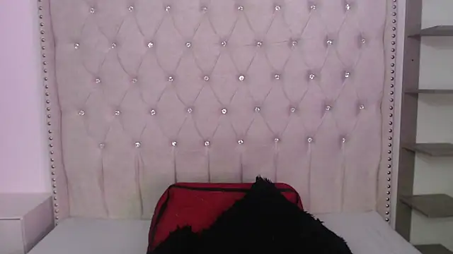 Snapshot of Abril_Squirt chatting on 12-18-25, 12:17 Abril Squirt online show from 12-18-25, 12:17