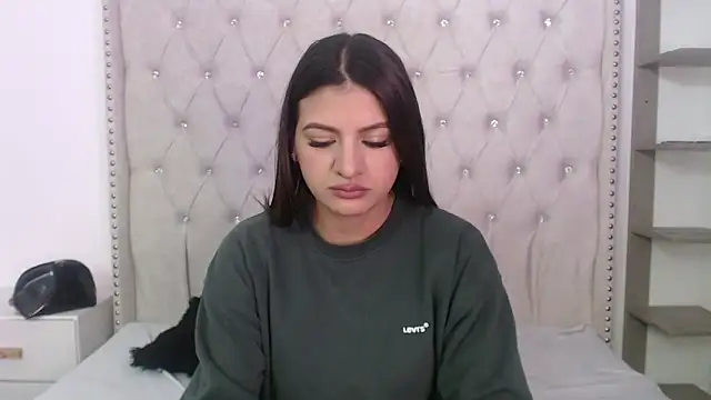 Snapshot of Abril_Squirt chatting on 12-22-25, 04:31 Abril Squirt online show from 12-22-25, 04:31