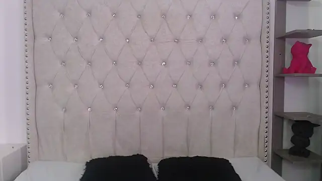 Snapshot of Abril_Squirt chatting on 02-25-26, 08:40 Abril Squirt online show from 02-25-26, 08:40