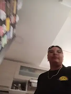 DyannaBloom online show from 06-19-26, 01:37