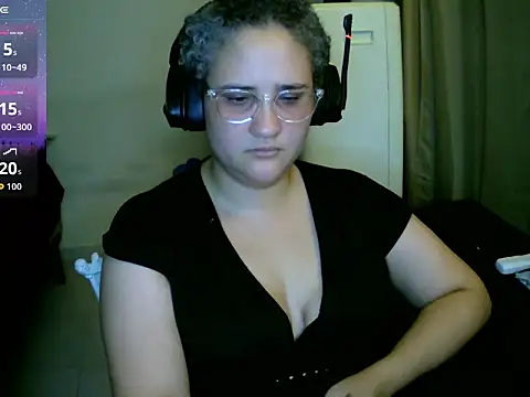 Snapshot of lolalicious_758 chatting on 09-12-25, 12:22 lolalicious 758 online show from 09-12-25, 12:22