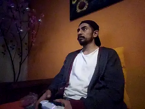 Snapshot of Angel_Coronel chatting on 12-12-24, 01:43 Angel Coronel online show from 12-12-24, 01:43