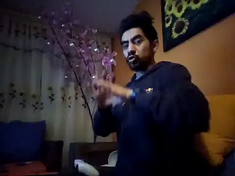 Snapshot of Angel_Coronel chatting on 01-10-25, 02:57 Angel Coronel online show from 01-10-25, 02:57