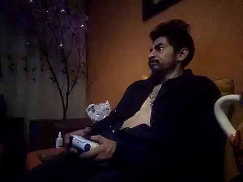 Snapshot of Angel_Coronel chatting on 01-15-25, 08:09 Angel Coronel online show from 01-15-25, 08:09