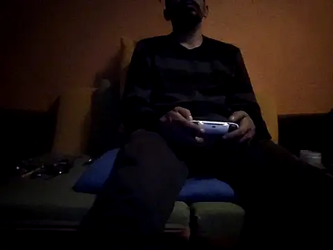 Snapshot of Angel_Coronel chatting on 02-14-25, 01:02 Angel Coronel online show from 02-14-25, 01:02