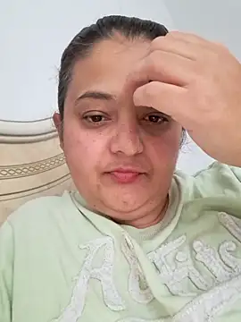 Snapshot of sarahhh1987 chatting on 10-18-25, 06:37 sarahhh1987 online show from 10-18-25, 06:37