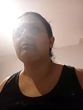 sarahhh1987 online show from 04-13-26, 07:52