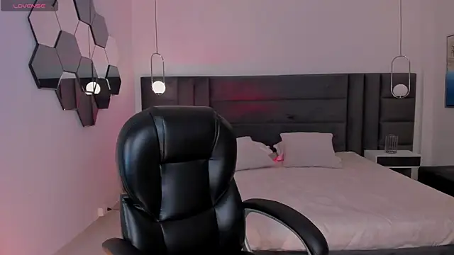 HannaConnor  online show from 01-13-26, 09:09