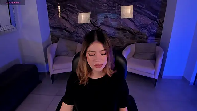 ViolettHansson online show from 02-16-25, 10:21