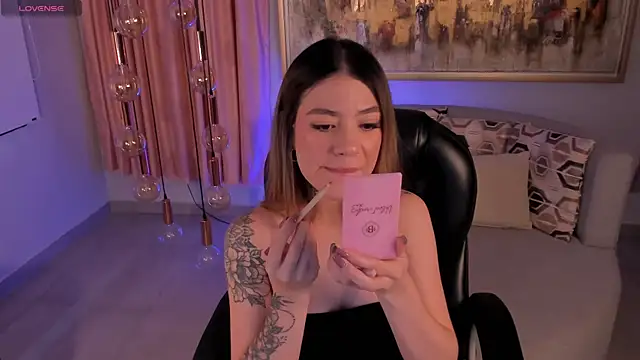 ViolettHansson online show from 03-05-25, 09:37