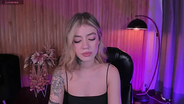 ViolettHansson online show from 11-12-25, 07:35