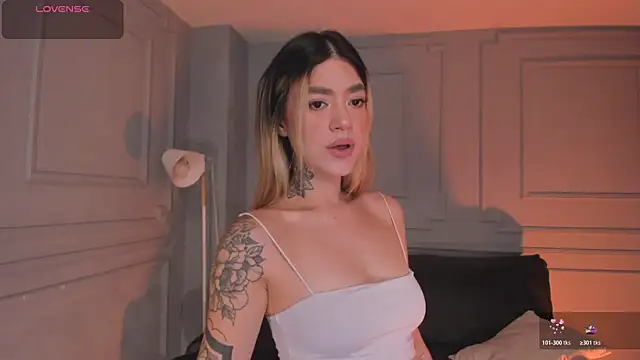 ViolettHansson online show from 04-15-26, 09:27