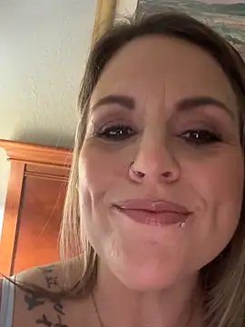 Snapshot of misssWet chatting on 02-25-26, 07:01 misssWet online show from 02-25-26, 07:01