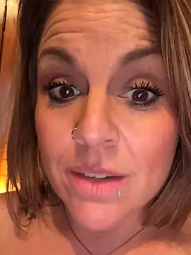 Snapshot of misssWet chatting on 03-11-26, 06:36 misssWet online show from 03-11-26, 06:36