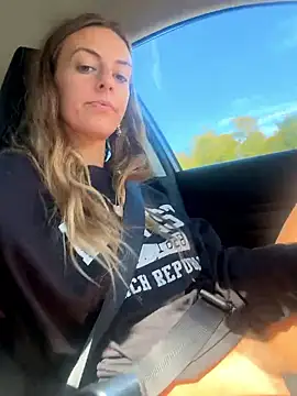 Snapshot of jungleangel chatting on 10-18-25, 06:41 jungleangel online show from 10-18-25, 06:41