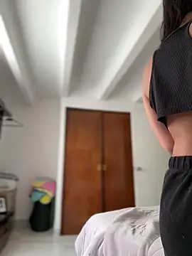 Salome golvert online show from 04-14-26, 04:13