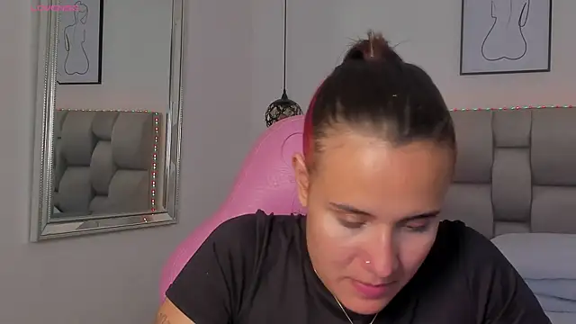 Susan-Sweet-7 online show from 12-15-25, 09:19