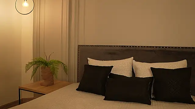 IrisBaker online show from 02-04-26, 12:49