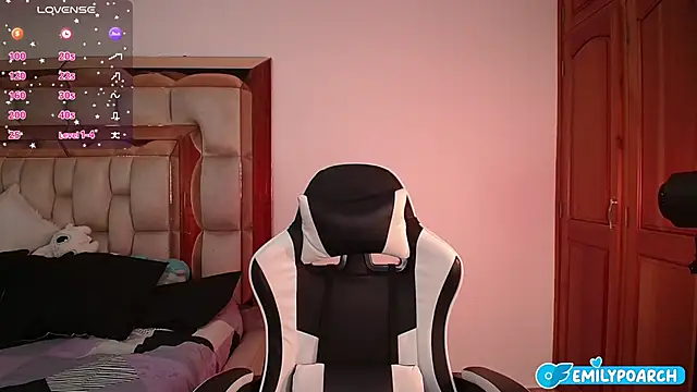 Snapshot of emilyaboott chatting on 02-01-26, 09:57 emilyaboott online show from 02-01-26, 09:57