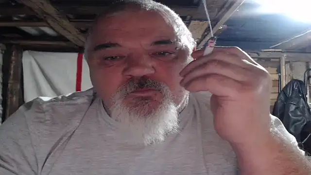 Newfiesausage1972 online show from 11-16-25, 10:37