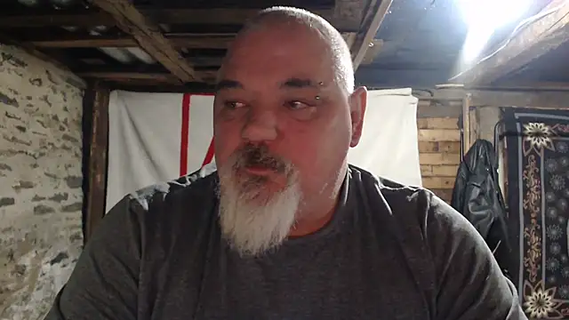 Newfiesausage1972 online show from 12-04-25, 11:24