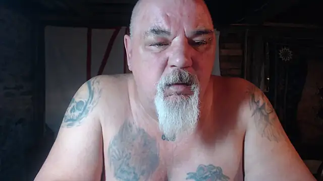 Newfiesausage1972 online show from 04-09-26, 08:53