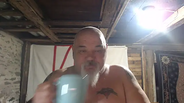 Snapshot of Newfiesausage1972 chatting on 04-29-26, 08:40 Newfiesausage1972 online show from 04-29-26, 08:40