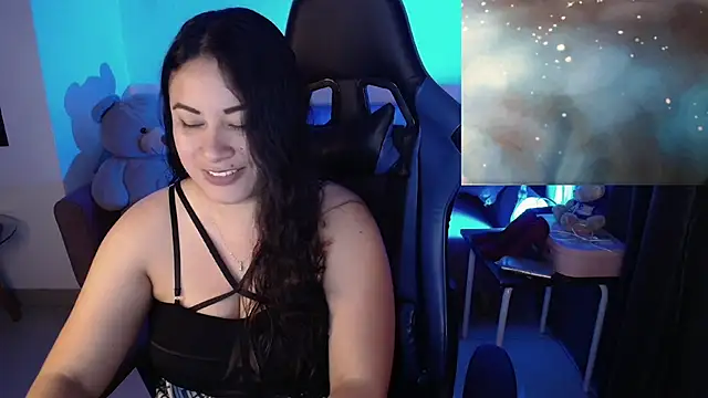 LauraHawkes online show from 03-01-25, 01:22