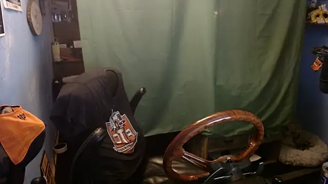 Snapshot of long_thinmint86 chatting on 01-14-25, 01:28 long thinmint86 online show from 01-14-25, 01:28