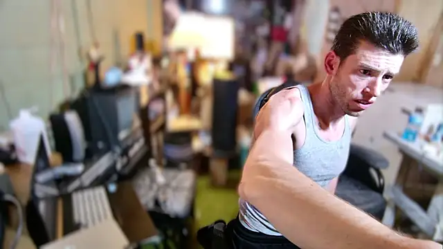 Snapshot of savageconfidence chatting on 10-17-25, 09:01 savageconfidence online show from 10-17-25, 09:01