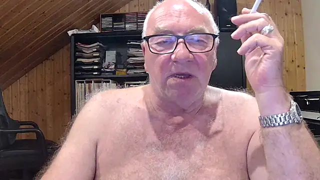 Snapshot of biggandybig chatting on 04-18-26, 10:32 biggandybig online show from 04-18-26, 10:32