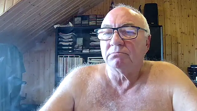 Snapshot of biggandybig chatting on 04-24-26, 09:45 biggandybig online show from 04-24-26, 09:45