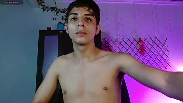 Snapshot of justin_alexxx chatting on 12-04-24, 06:50 justin alexxx online show from 12-04-24, 06:50