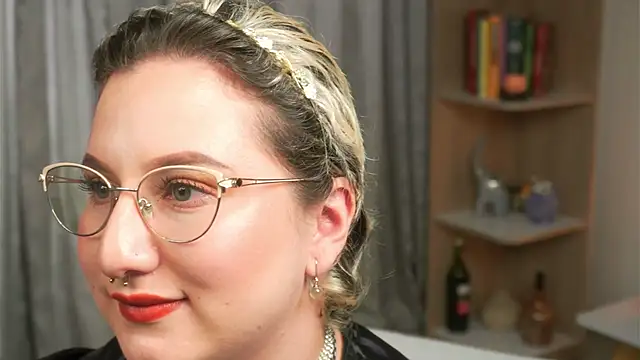 Ximenna Cruz online show from 04-03-26, 08:51