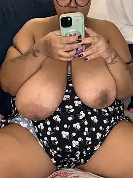 Snapshot of SweetLizzyBBW chatting on 07-09-26, 02:59 SweetLizzyBBW online show from 07-09-26, 02:59