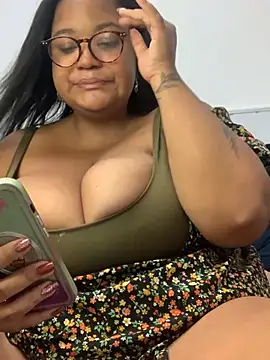 Snapshot of SweetLizzyBBW chatting on 08-04-26, 10:45 SweetLizzyBBW online show from 08-04-26, 10:45