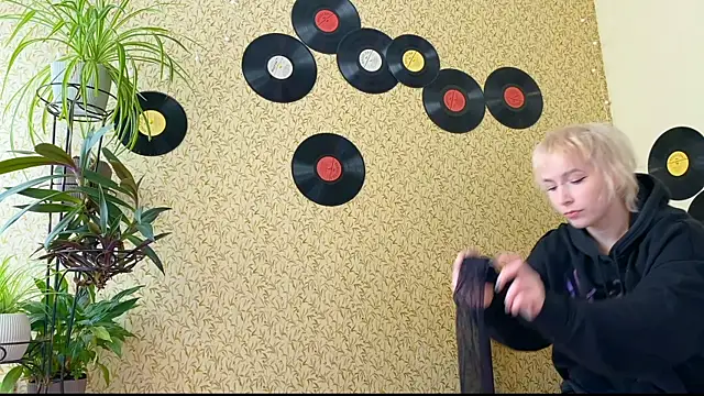 EmmyAmbros online show from 09-12-25, 12:05