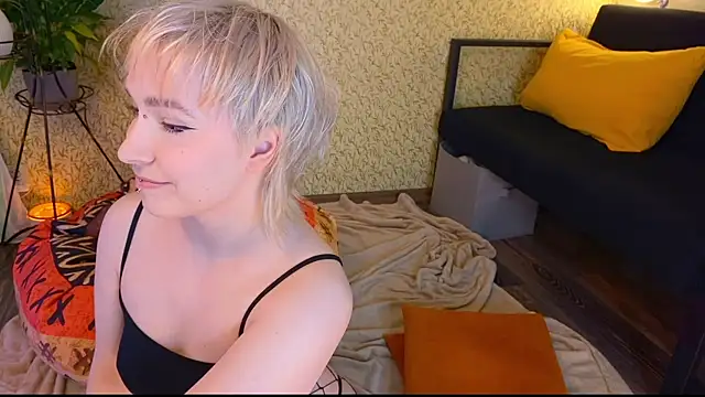 EmmyAmbros online show from 11-17-25, 07:41