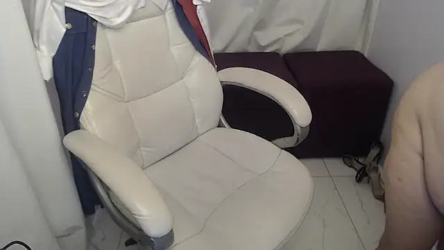 paiper halliwey online show from 12-18-24, 08:47