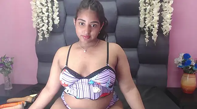 Sofia Hernandez  online show from 02-01-25, 05:39