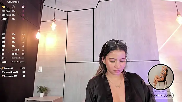 danii hill  online show from 12-13-24, 07:25