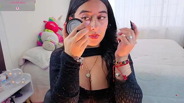 Snapshot of serenna_se chatting on 12-15-25, 07:40 serenna se online show from 12-15-25, 07:40